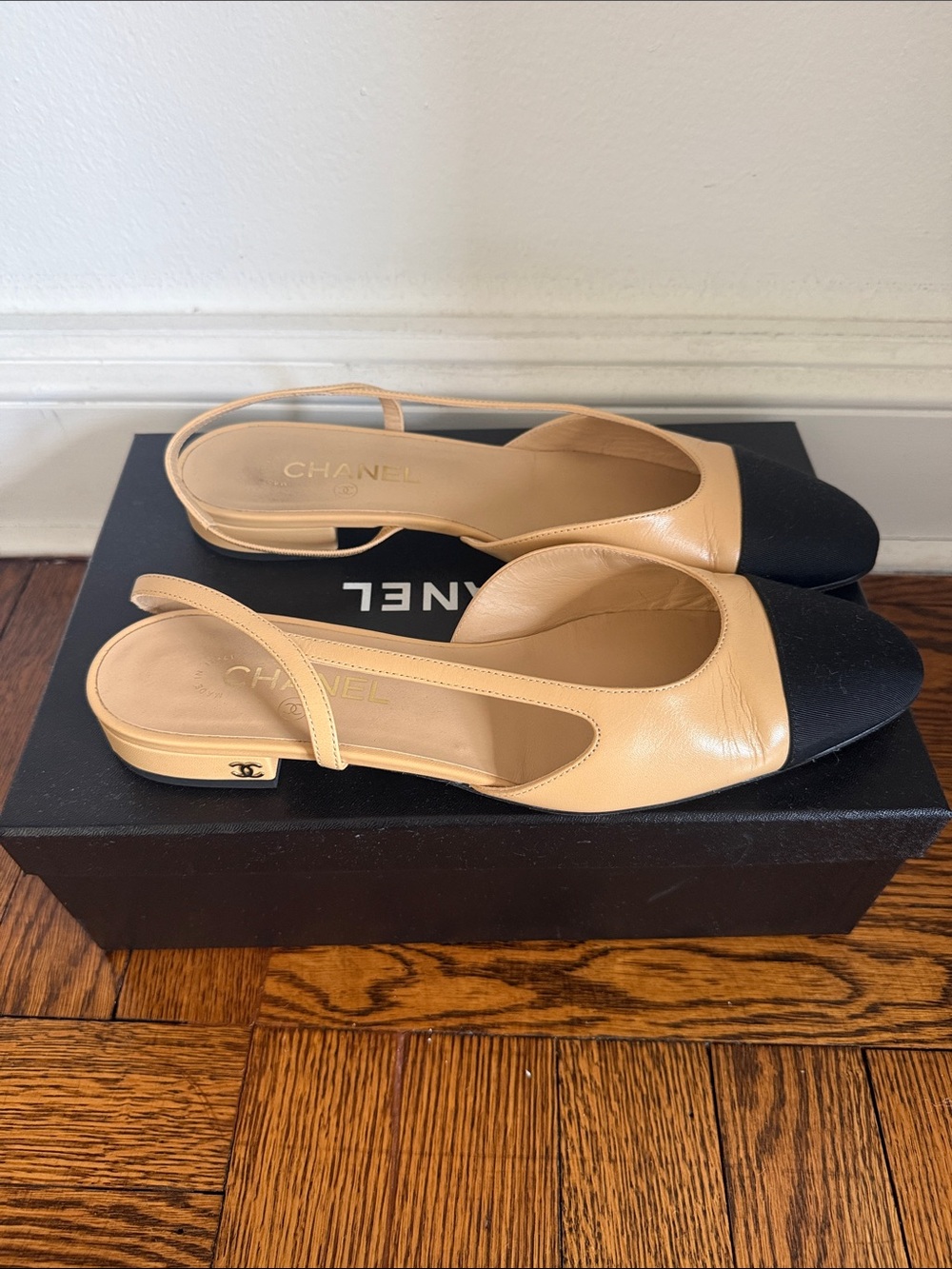 Chanel Slingback Flats in Beige & Black - Size 41